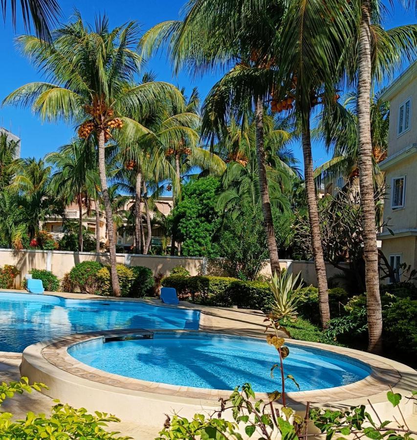 The Coastal Apartment Flic en Flac Exterior photo
