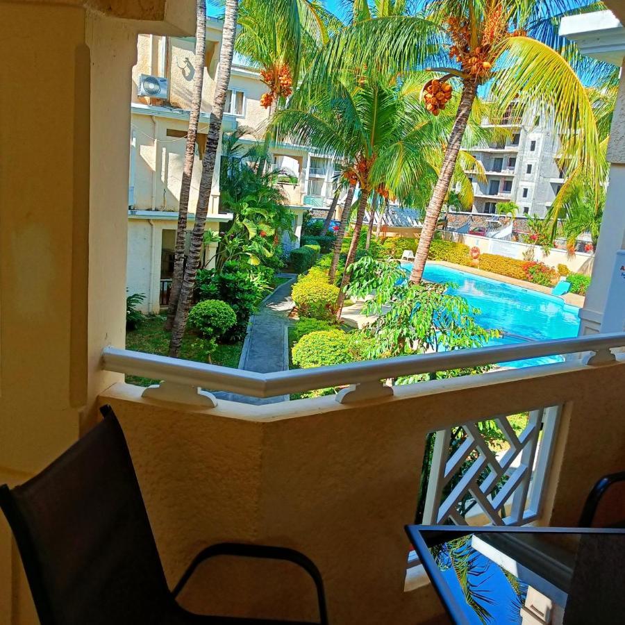 The Coastal Apartment Flic en Flac Exterior photo