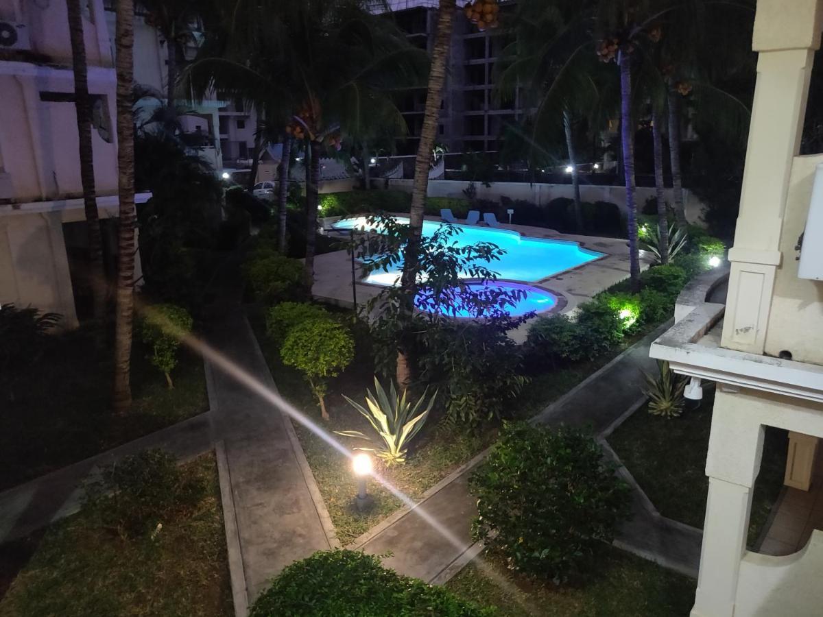 The Coastal Apartment Flic en Flac Exterior photo