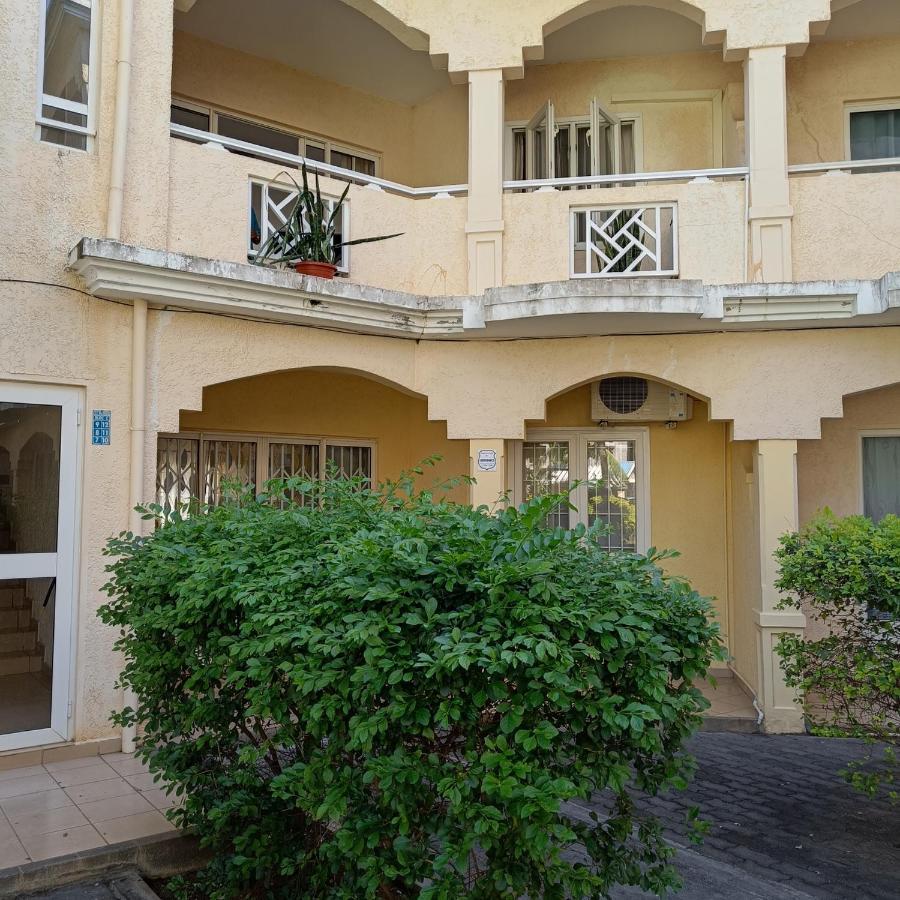 The Coastal Apartment Flic en Flac Exterior photo